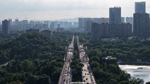 贵阳：推窗见绿、出门入园