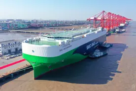 “上汽安吉申诚号”首航，7600车位大型滚装船出海图片
