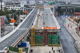 上海顶升高度最高的工程项目今天顶升到位图片