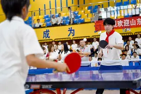 乒乓球世界冠军王楚钦来滨州了图片