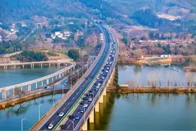 假期首日杭州多条高速迎出行高峰，杭州北管理中心数字赋能保畅通图片