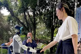 照下镜子就能体检！逛西湖公园享“数字”生活图片