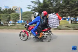 新华全媒+丨11年过去了，“摩托大军”里的一家三口，如今怎么样图片