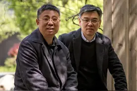 南大文学院教授聊“读书经济学”：书单太多来不及看？那就先学会翻书图片