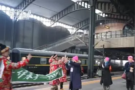 从“银发旅游专线”到“研学主题车厢” 旅游列车“解锁”消费密码图片