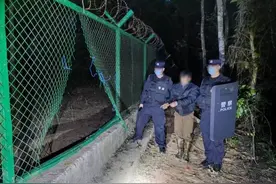 “警娃”深夜等爸爸，背后故事让人感动图片