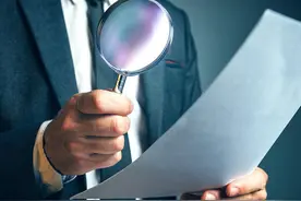 网友投诉去哪儿APP买机票被捆绑销售：勾选了“普通预订”，仍买成了“旅行套餐” ｜追踪到底图片