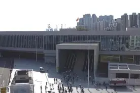 珠海居住、澳门上学 珠海青茂口岸迎珠澳跨境学童返学高峰图片