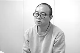 40岁当县长的靳东受贿细节：100万现金藏床底图片