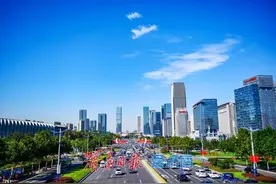 济南实施150个左右城市更新等项目，新增1000万平方米以上绿色建筑图片