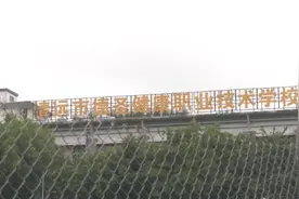 离谱！有学生交万元学费入读职校 课堂竟无老师上课图片