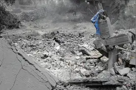 美军空袭胡塞武装，打击群里全是文职人员，美军最高阶军事专业人员全程消失图片