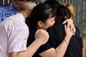 广州猎德出租屋门前走失，女子22年后与亲生父母相认！警方助力团圆图片