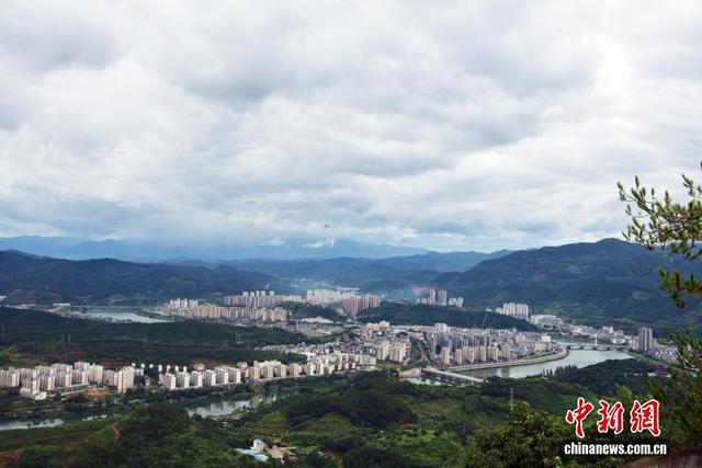 雨后武夷南麓宛如青绿水墨画