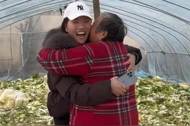 90后超市女老板帮菜农卖菜分文不取，获阿里天天正能量奖图片