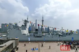 从国际客运码头到战舰甲板，沪上民众零距离感受大国重器图片