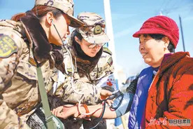 【关注积石山6.2级地震】武警甘肃总队医院医疗分队开展医疗巡诊图片