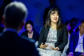 范德堡大学欧文管理学院助理教授康茜：人工智能可能催生新的企业结构、社会形态，需要寻求新的财富分配制度图片