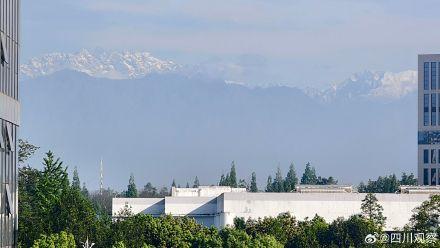 速来欣赏！成都朝霞雪山绝美大片来袭
