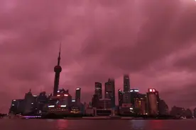 现场｜台风“贝碧嘉”到来前的紫色天空，你看到了吗？图片