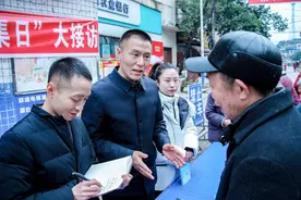 达州大竹：“赶集日接访”听民声 解决群众的“燃”眉之急图片