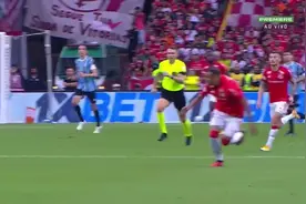 自己都尴尬一笑🤣苏亚雷斯巴甲赛场现夸张“死亡”翻滚视频封面