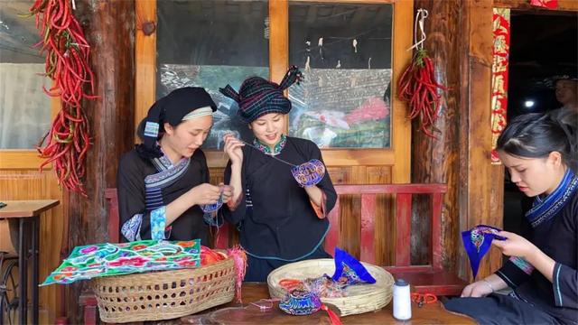 摘果、煮茶、吃油炸河虾 来丘北温浏乡感受纯粹的“诗与远方”