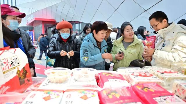 2025空港简阳首届“村糖会”暨第二十二届羊肉美食文化旅游季火热开场