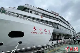 长江内河最长双体滨江客船“长江之恋”游轮试运行图片