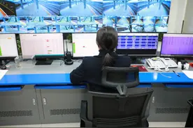 火车站的播报声音从哪里来？一起看他们如何工作图片