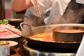 英雄感动一座城！4个多月过去，北京这家火锅店还是那么火图片