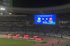 60396人，0比0，“苏超”一场比赛诞生两项纪录图片