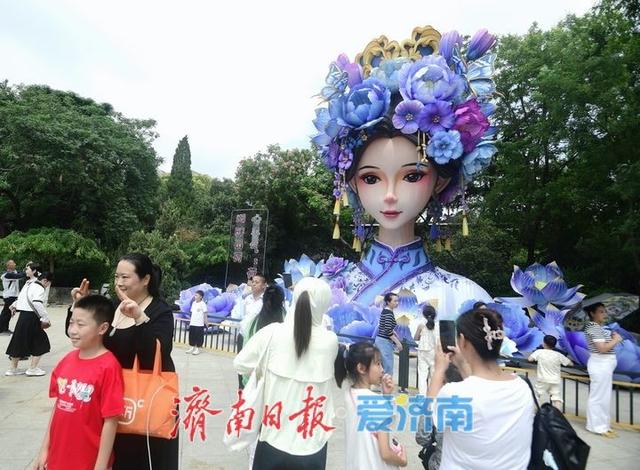 现代科技带来全新体验，“湖畔雨荷2.0”迁居北岸热度不减