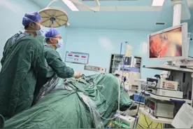 福建男子半夜老往厕所跑，没想到竟是癌症！医生提醒：有这些症状千万别大意→图片