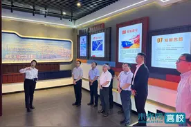 浙大宁波理工学院校长带队考察青岛港图片
