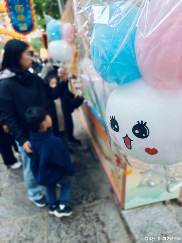 来济南千佛山，热热闹闹赶庙会