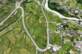 风景在路上！川藏南线、理亚公路服务设施提质升级助推交旅融合图片