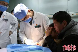 急诊医生的深夜守护图片