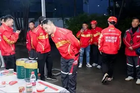 “东哥同款啤酒”火出圈：原产地为青岛，搜索量环比增长6100%图片