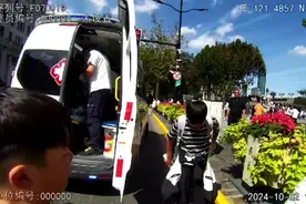 事发上海外滩！一人突然倒地，身体剧烈抽搐……每天涌入超51万人次游客，民警时刻保护图片