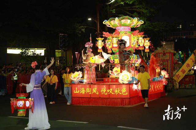 世界共谱“秋色”！五大洲艺术家联袂登场秋色巡游