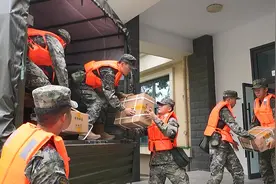 武警厦门支队积极开展防汛抗台演练图片