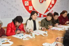 重庆市“人民满意的公务员”黄娜：心系老人冷暖 托起幸福“夕阳红”图片
