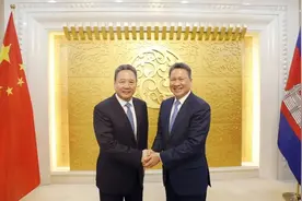 李小鹏会见柬埔寨副首相孙占托图片