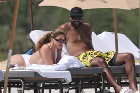 真会玩！皮蓬前妻与乔丹儿子在海滩晒太阳，此前两人确认分手图片