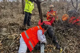 北京摩托车“跑山”热门路线再发意外！一骑手被甩下山坡图片
