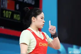 举重若轻！罗诗芳，金牌！图片