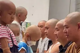 辣眼睛！5位爸爸剃光头穿裙子跳舞，突然爆火！背后真相太催泪图片