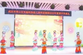 模仿敦煌舞蹈体态三道弯，“飞天”小仙女惊艳全场图片