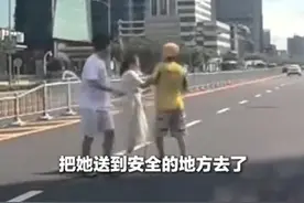 盲人女孩误入车流遇险，外卖员马路中将她带回 平台：已为骑手申请到荣誉及现金奖励图片